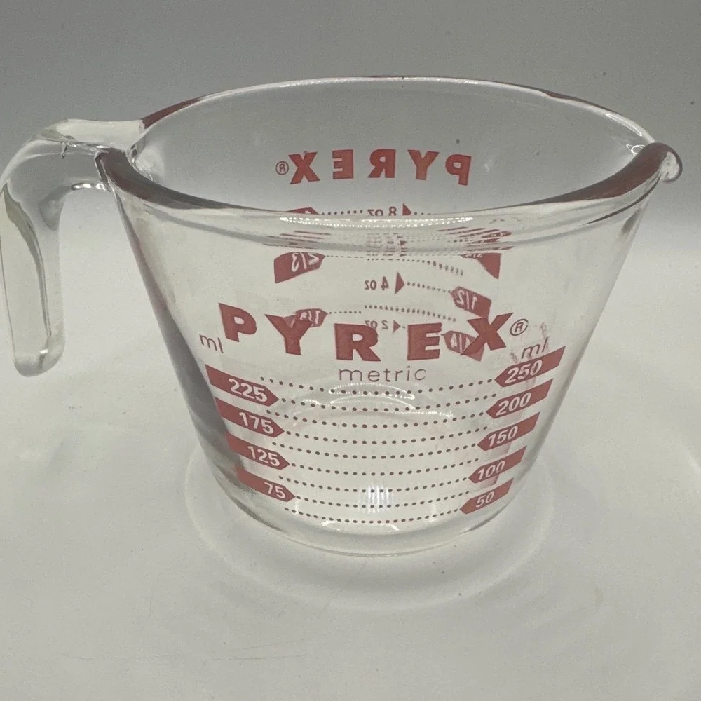 Pyrex 1‎ Cup Glass Measuring Cup Red Lettering Metric 250ml Clear Glass Spout